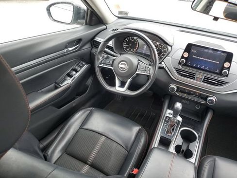 Used 2024 Nissan Altima 2.5 SR FWD image 14