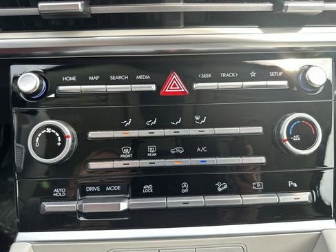 Used 2025 Hyundai Santa Fe SE AWD/4WD image 18
