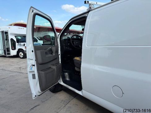 Used 2016 Chevrolet Express 2500 RWD image 13