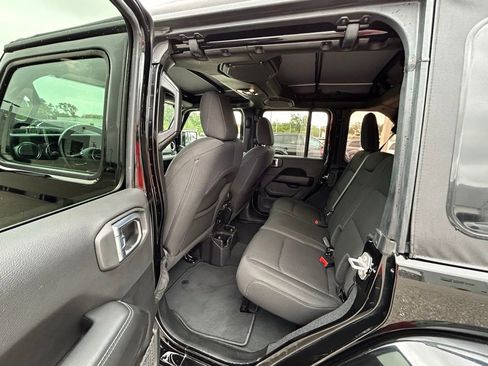 Used 2022 Jeep Wrangler Unlimited Sahara AWD/4WD image 70