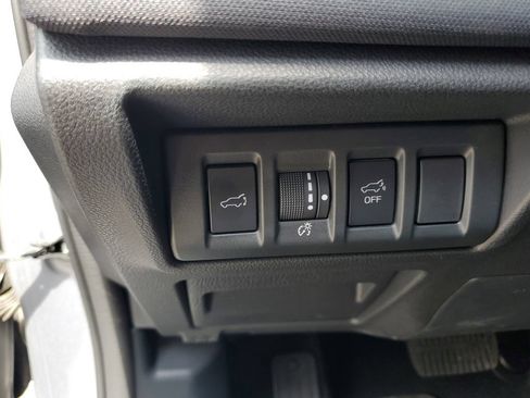 Used 2025 Subaru Outback Premium AWD/4WD image 12
