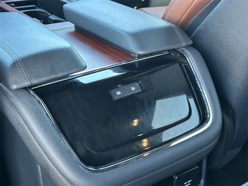 Used 2024 Lincoln Navigator Reserve image 31