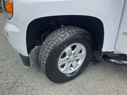 Used 2017 GMC Canyon 2WD Crew Cab w/ Convenience Package image 32