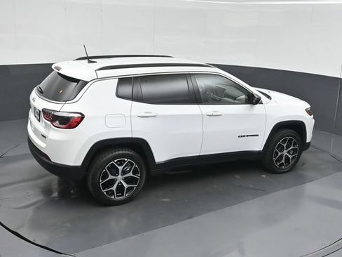 Used 2024 Jeep Compass Latitude w/ Altitude Special Edition AWD/4WD image 36