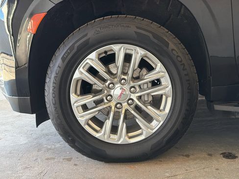 Used 2023 GMC Yukon XL SLT w/ SLT Premium Package image 12