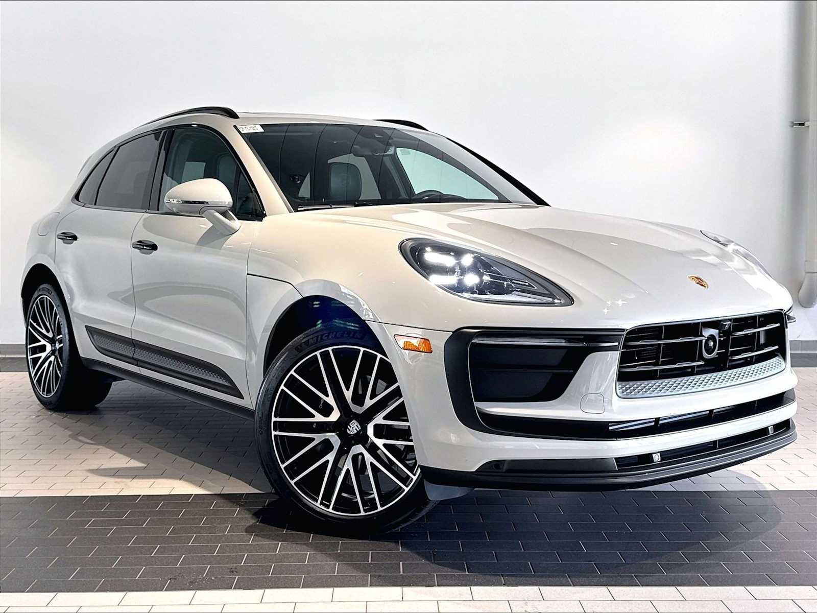 Used 2026 Porsche Macan AWD/4WD image 13