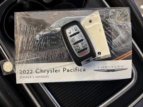 Certified 2022 Chrysler Pacifica Touring-L FWD image 10