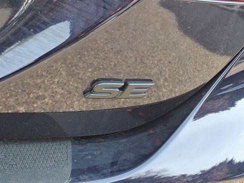 Used 2021 Toyota Camry SE image 30