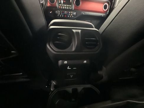Used 2019 Jeep Wrangler Unlimited Rubicon w/ Dual Top Group AWD/4WD image 21