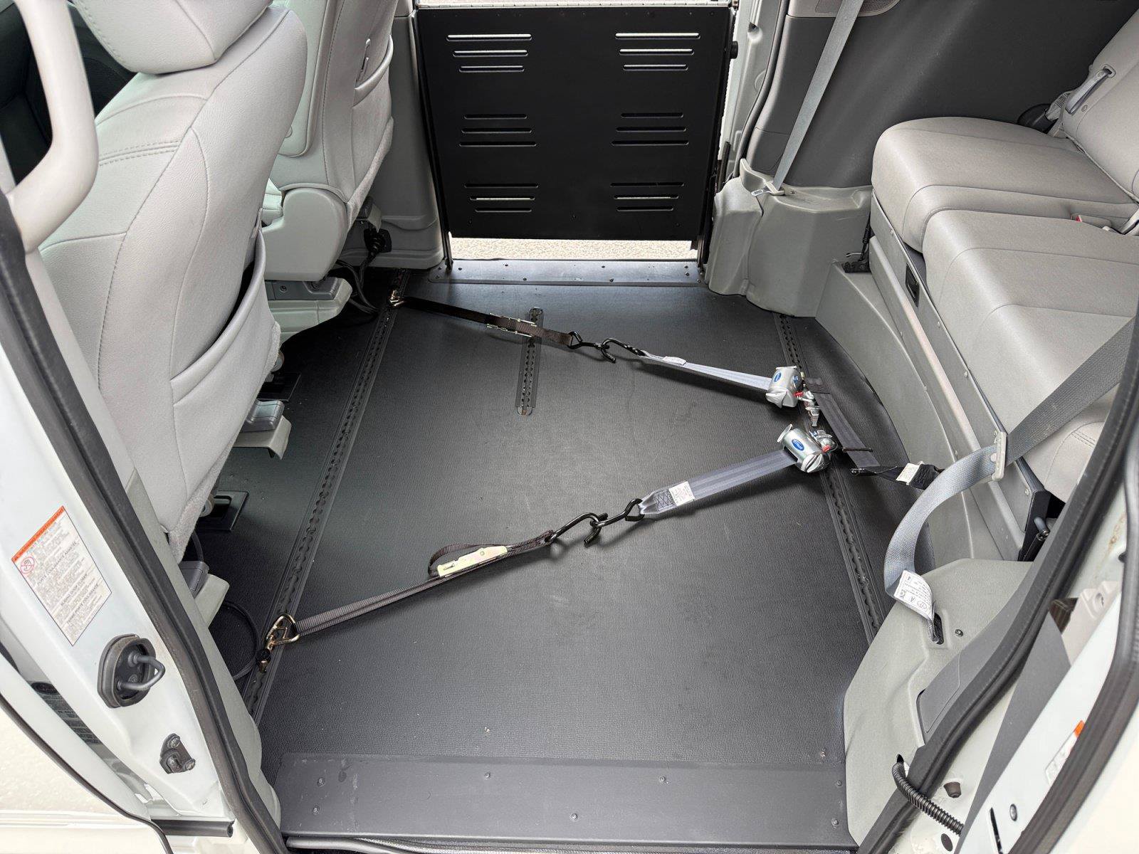 Used 2017 Toyota Sienna XLE w/ XLE Navigation Package FWD image 13