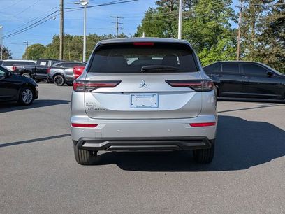 New 2026 Mitsubishi Outlander ES