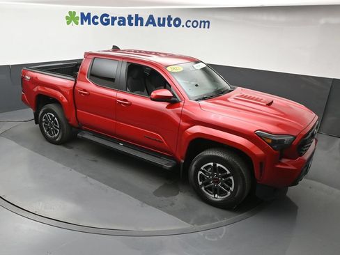 Used 2025 Toyota Tacoma TRD Sport AWD/4WD image 3
