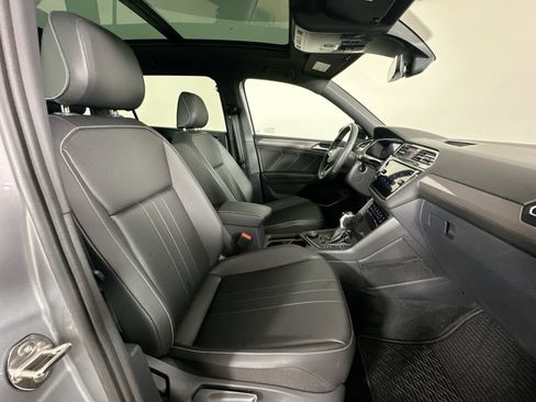 Used 2024 Volkswagen Tiguan SE R-Line AWD/4WD image 43