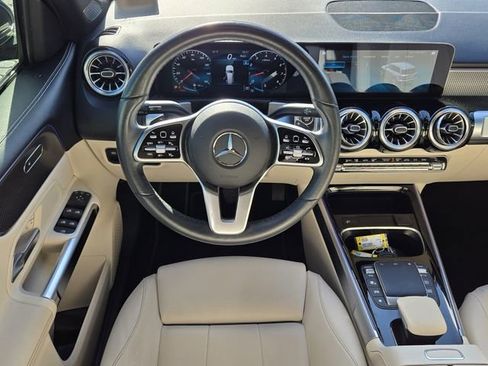 Used 2022 Mercedes-Benz GLB 250 image 16