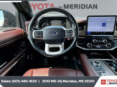 Used 2024 Ford Expedition Limited AWD/4WD image 5