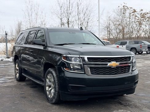 Used 2016 Chevrolet Suburban LT image 3