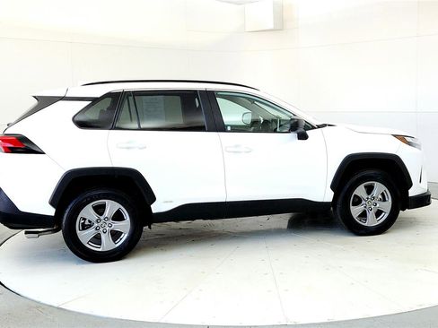Certified 2025 Toyota RAV4 LE AWD/4WD image 6