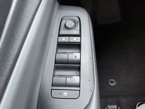 New 2026 Toyota Prius LE FWD image 21