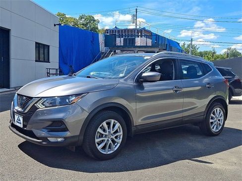 Used 2021 Nissan Rogue Sport SV image 3