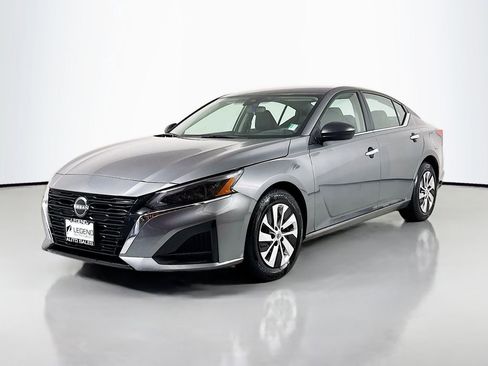 Used 2024 Nissan Altima 2.5 S image 1