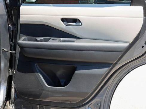 Used 2022 Nissan Pathfinder SV AWD/4WD image 17