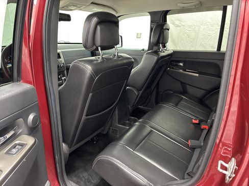 Used 2012 Jeep Liberty Limited AWD/4WD image 11