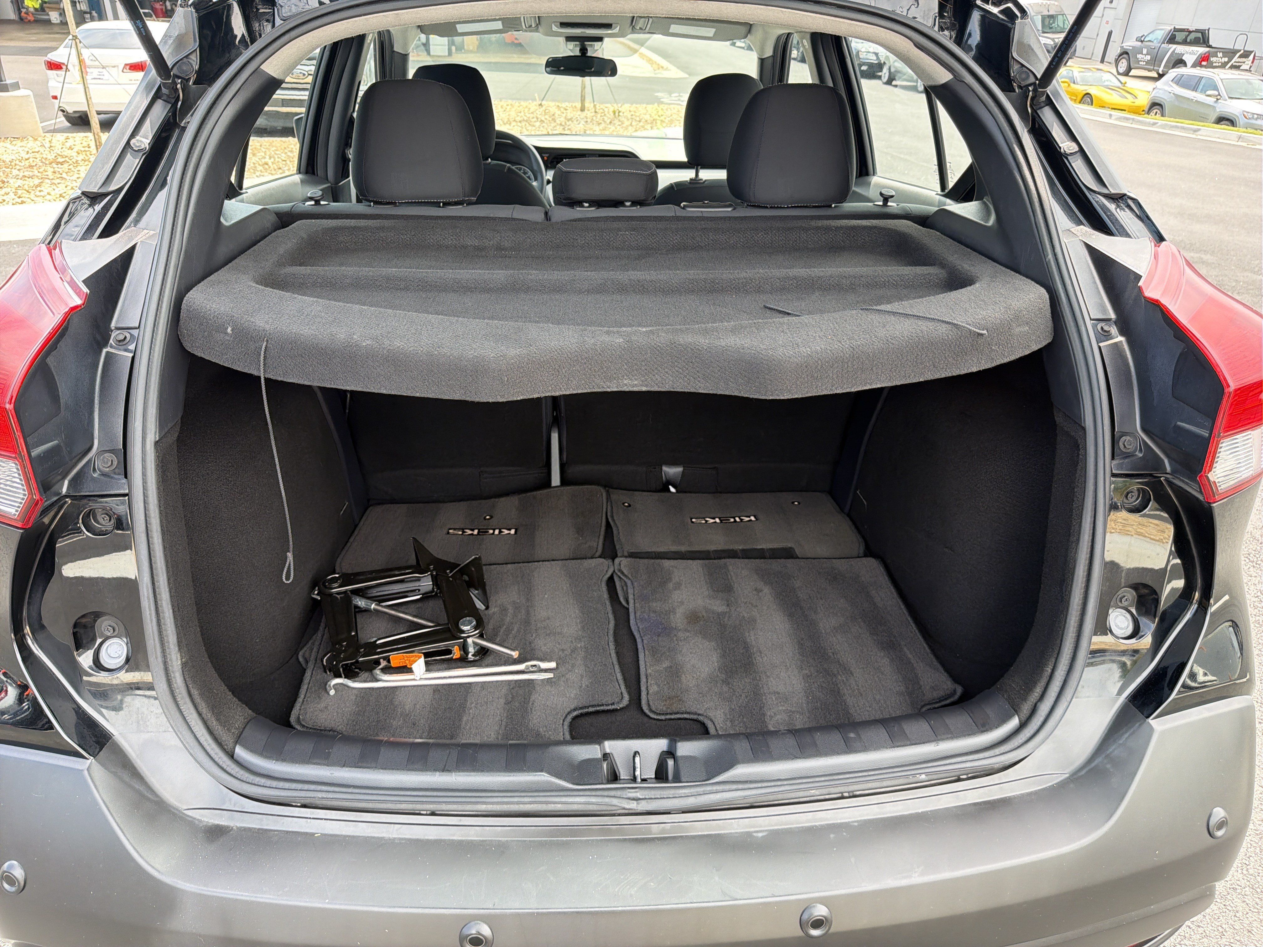 Used 2020 Nissan Kicks SV FWD image 18