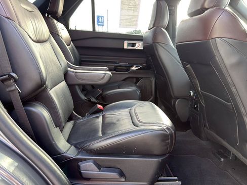 Used 2022 Ford Explorer Platinum w/ Equipment Group 601A AWD/4WD image 45