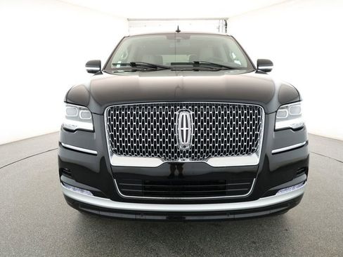 Used 2022 Lincoln Navigator Reserve w/ Equipment Group 201A image 2