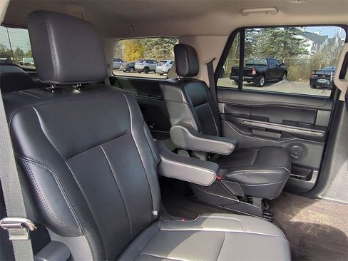 Used 2022 Ford Expedition XLT image 24
