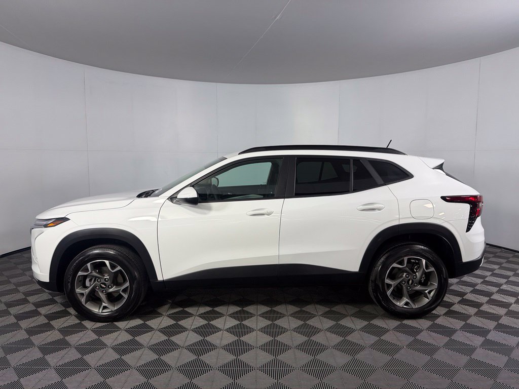 Used 2025 Chevrolet Trax LT FWD image 10