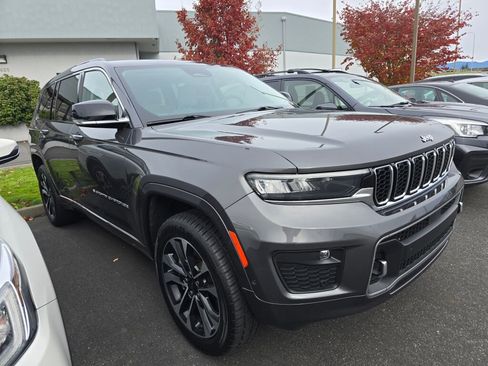 Used 2021 Jeep Grand Cherokee L Overland w/ Luxury Tech Group IV image 3