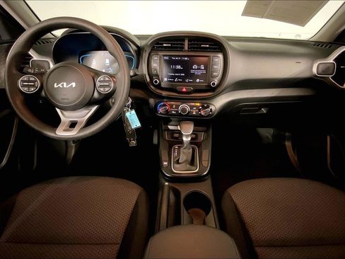 Used 2025 Kia Soul LX w/ LX Technology Package FWD image 15