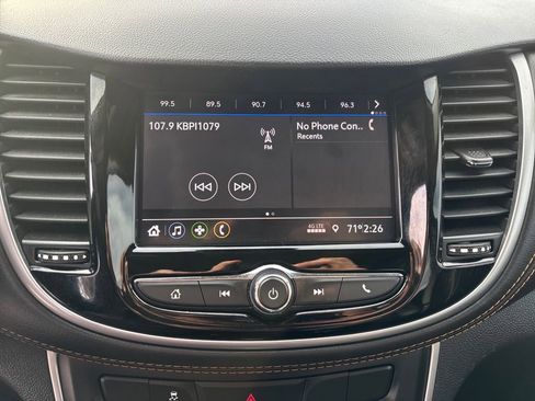 Used 2022 Chevrolet Trax LT w/ LT Convenience Package image 18