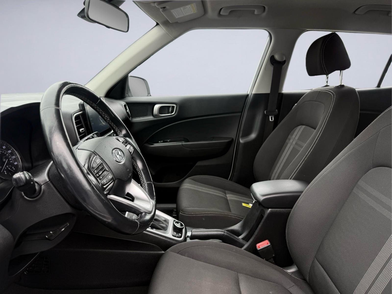 Used 2021 Hyundai Venue FWD image 14