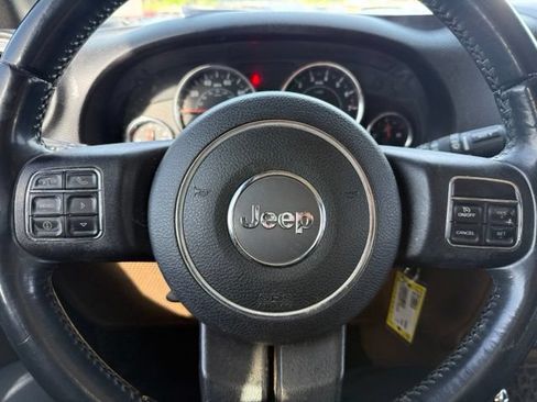 Used 2015 Jeep Wrangler Unlimited Sahara w/ Connectivity Group AWD/4WD image 14