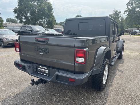 Used 2022 Jeep Gladiator Sport AWD/4WD image 3