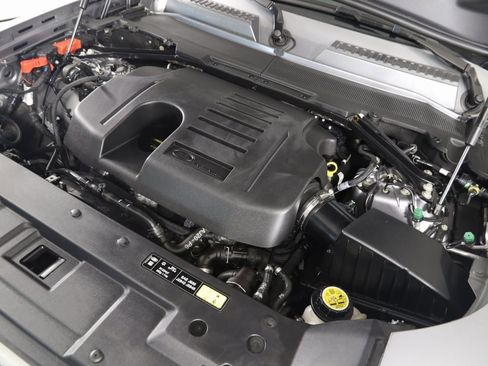 Used 2023 Land Rover Defender 110 SE image 23