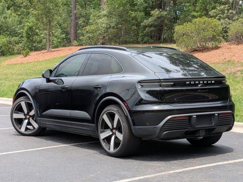 Certified 2025 Porsche Macan 4 Electric AWD/4WD image 3