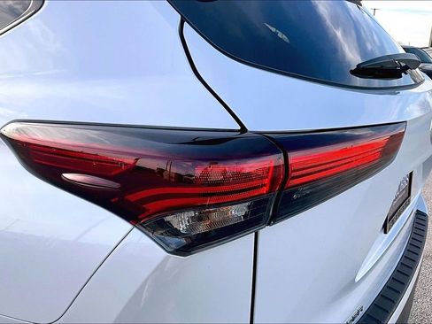 Used 2024 Toyota Highlander LE image 43
