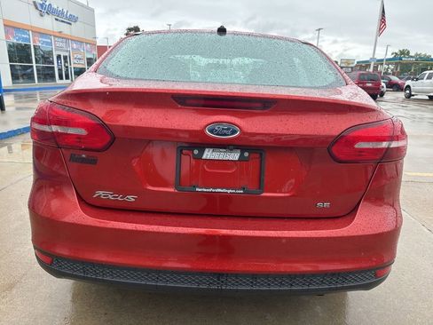 Used 2018 Ford Focus SE w/ SE Appearance Package FWD image 26