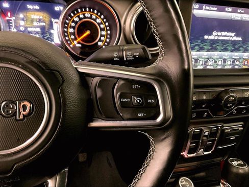 Used 2019 Jeep Wrangler Unlimited Sahara image 18