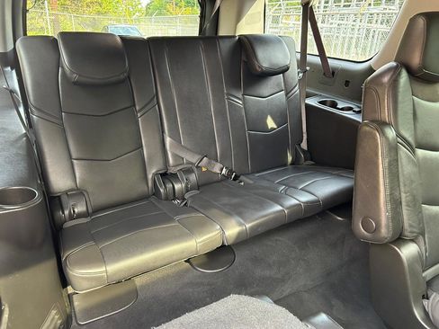 Used 2018 Cadillac Escalade ESV Luxury AWD/4WD image 17