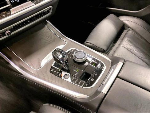 Used 2022 BMW X7 M50i w/ Dynamic Handling Package AWD/4WD image 18