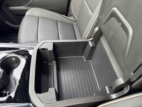 New 2025 Chevrolet Suburban Premier image 29