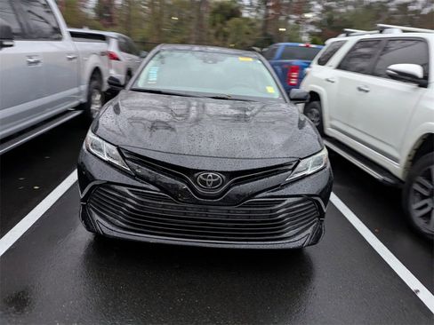 Used 2019 Toyota Camry LE image 2