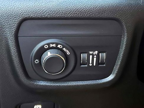 Used 2023 Jeep Grand Cherokee Laredo image 21