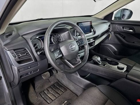 Certified 2026 Nissan Rogue SV AWD/4WD image 9