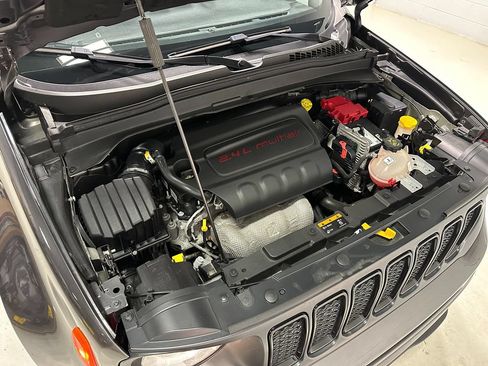 Used 2019 Jeep Renegade Altitude w/ Quick Order Package 2XM AWD/4WD image 3