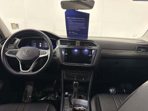 Used 2022 Volkswagen Tiguan SE w/ Panoramic Sunroof Package image 28